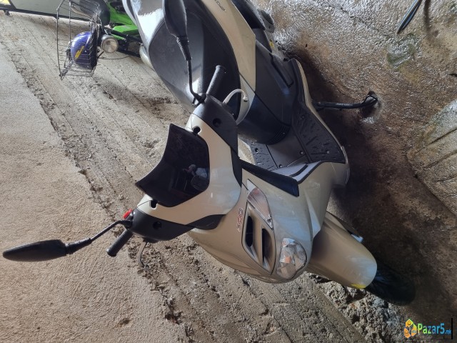 Se Prodava Aprilija 300 Cc