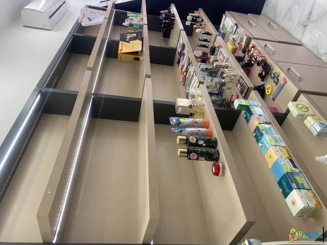 Stalazi Za Kozmetika