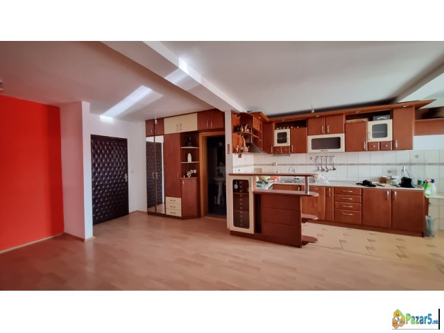 ПРОДАВАМ СТАН ВО НАСЕЛБА АВТОКОМАНДА