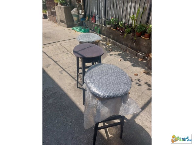 Se Prodavaat 13 Sankerski Stolcinja