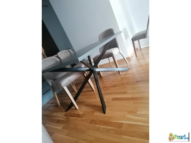 Трпезариска маса