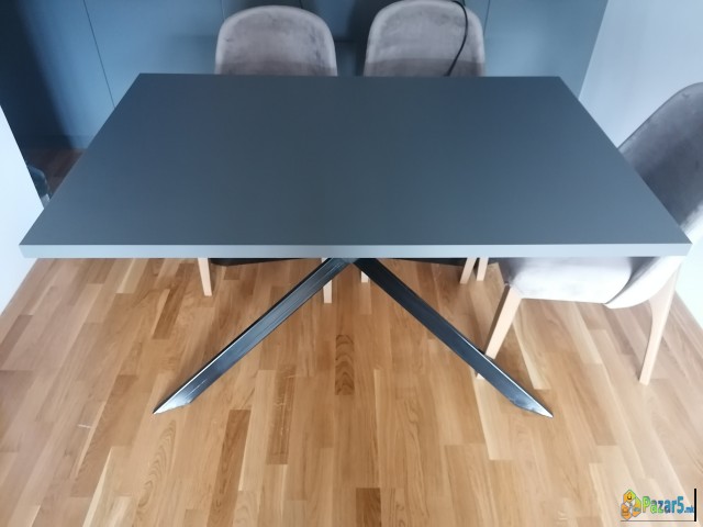 Трпезариска маса