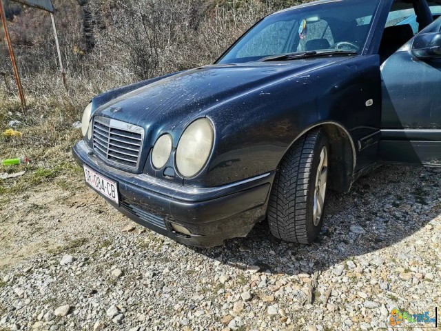Mercedes E-300 Td 