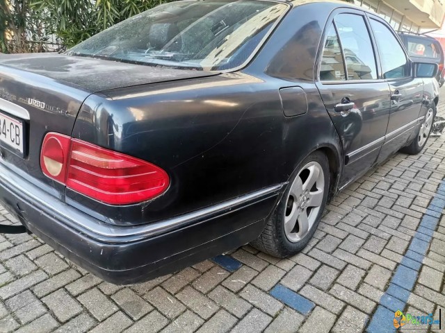 Mercedes E-300 Td 