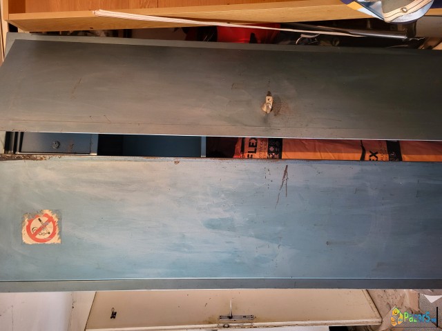 Метален шкаф