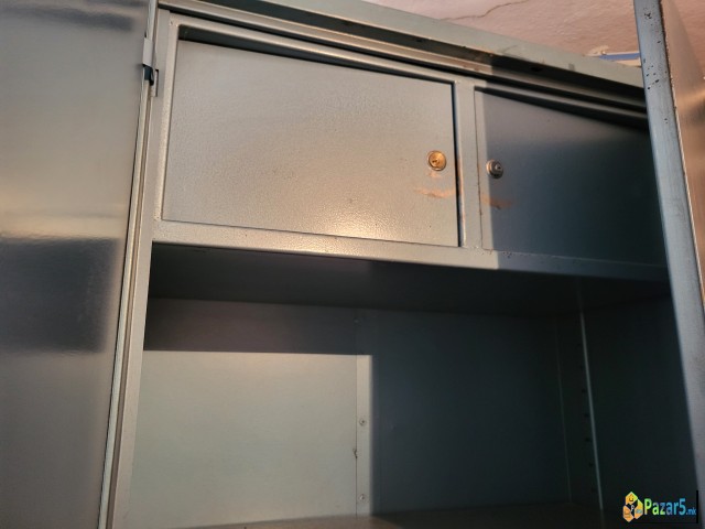 Метален шкаф