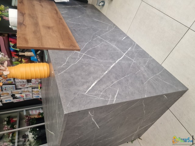 Se Prodavaat Stalazi I Biro 