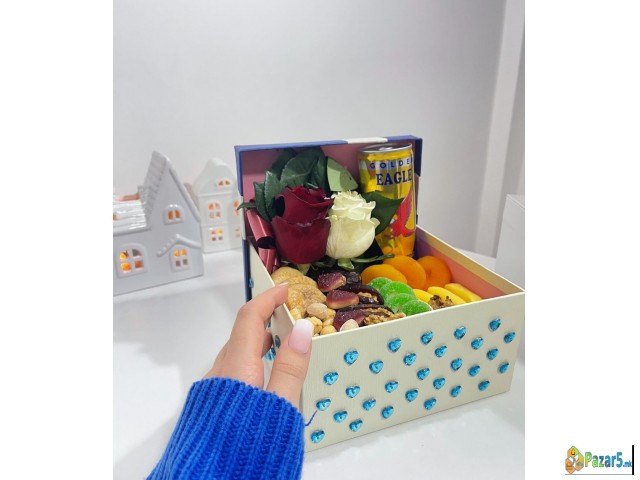 Цвеќиња со декор