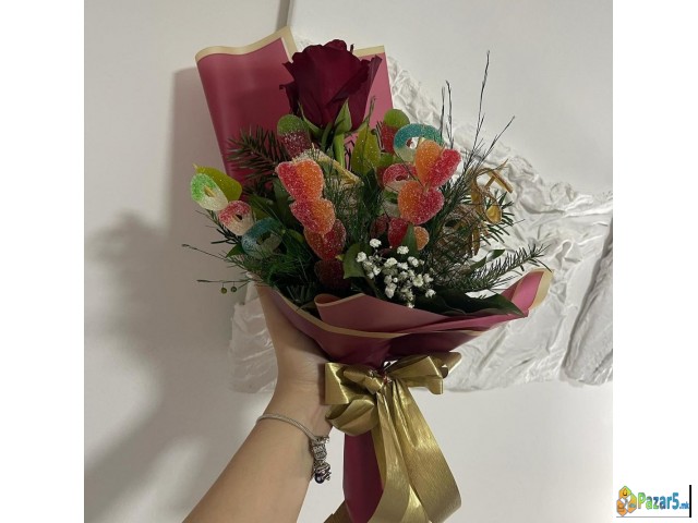 Цвеќиња со декор