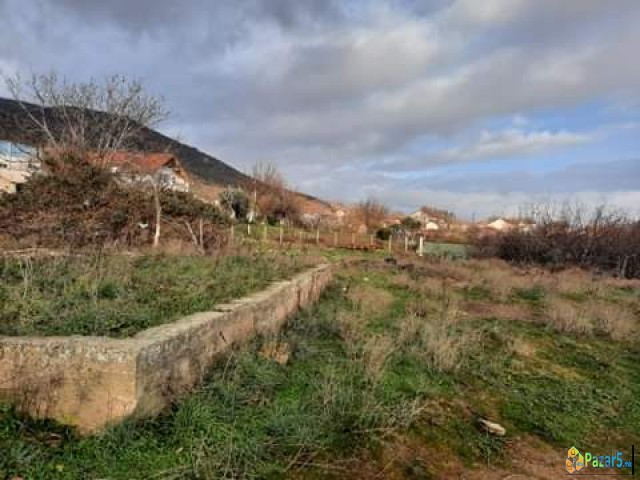 Продавам плац во с. Николиќ 