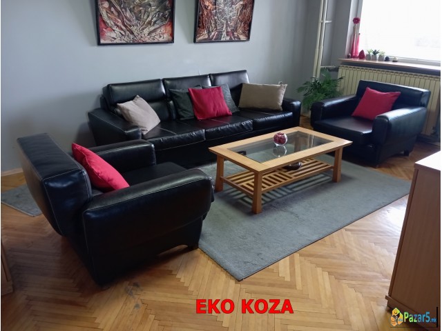 половна гарнитура тросед и две фотељи