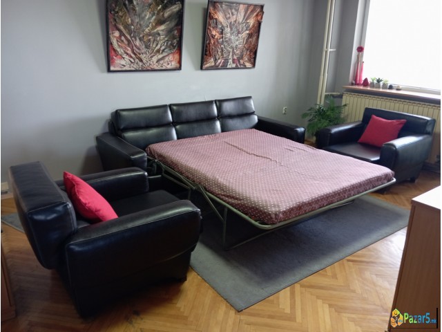 половна гарнитура тросед и две фотељи