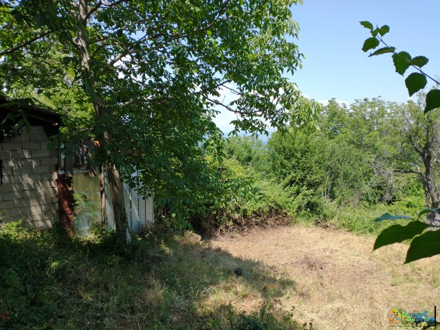 Плац градежно земјиште во Радожда 250м квадратни