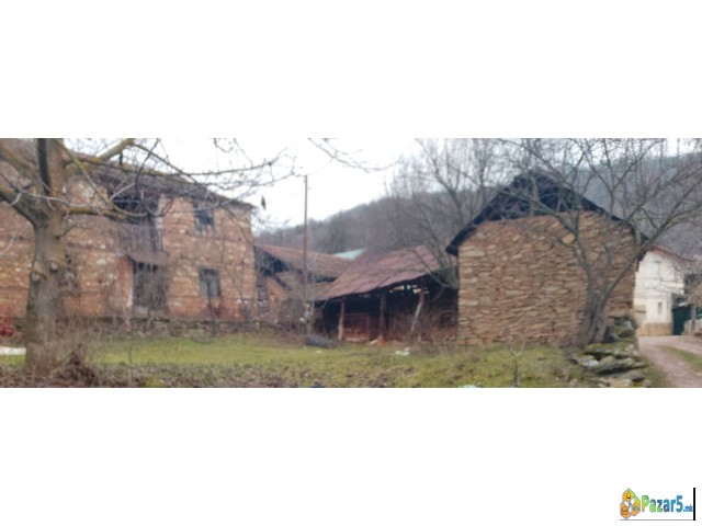 Prodavam Selski Kuki So Dvorno Mesto