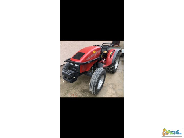 Traktor Agrifarm 450
