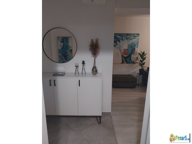 Izdavam Namešten Ednodoben Stan