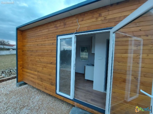 Продавам монтажна куќа