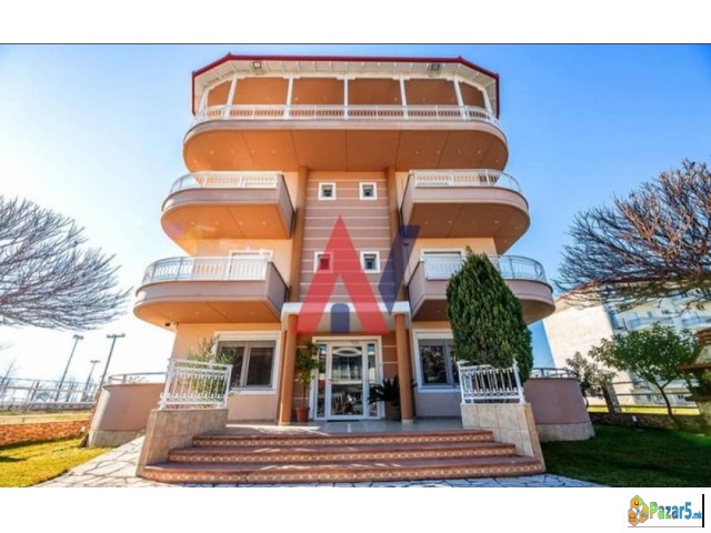 Хотел во плажата Катеринис, Пиерија.