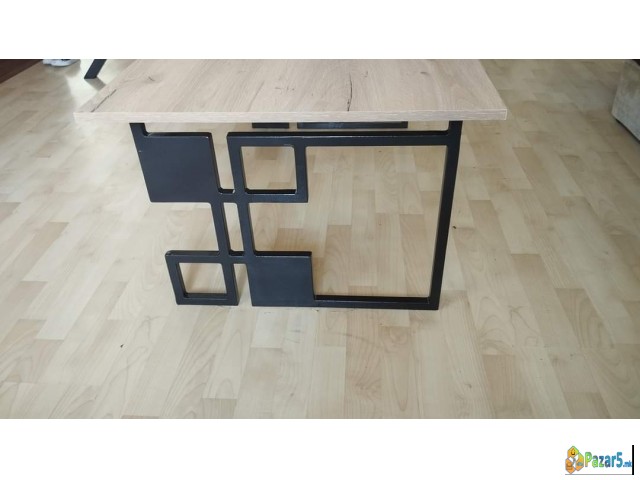 Се продава клуб маса