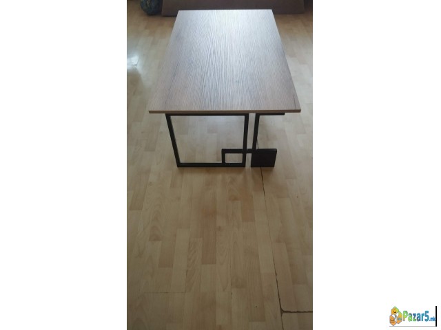 Се продава клуб маса