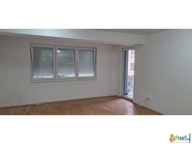 Se Izdava Cetvorosoben Stan Centar Pod Drzavna Bol