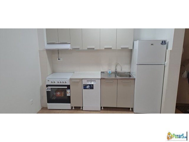 Se Izdava Cetvorosoben Stan Centar Pod Drzavna Bol