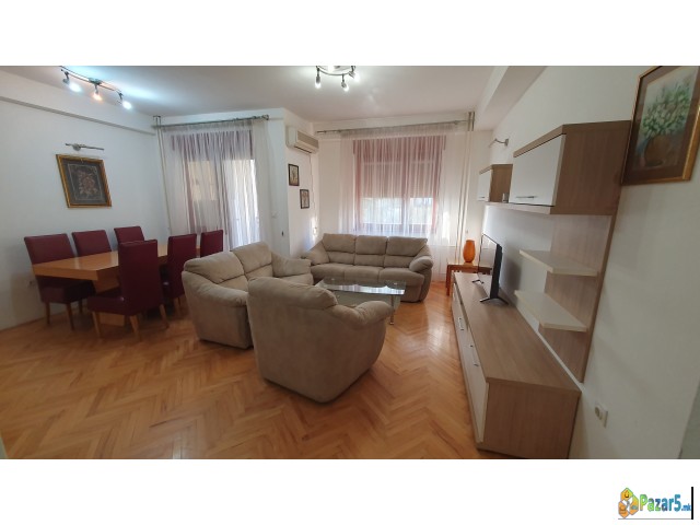 Издавам наместен 2,5 собен стан во РЦ Аеродром