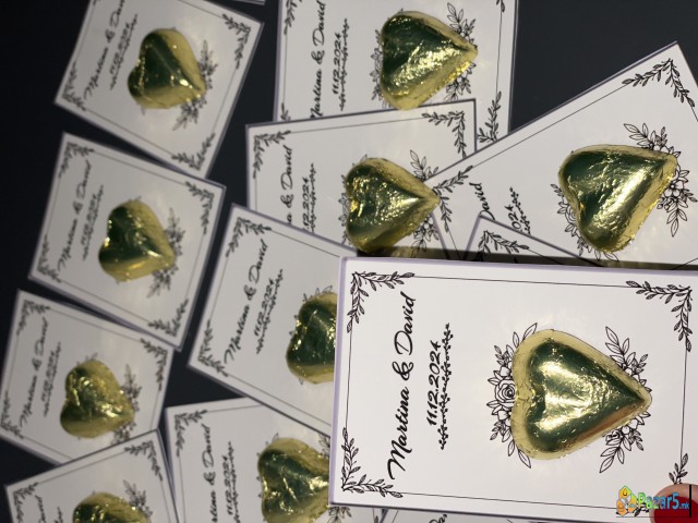 Персонализирани чоколадца, вина… слатки кутии