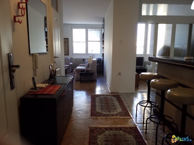 Се продава стан во строг центар Скопје