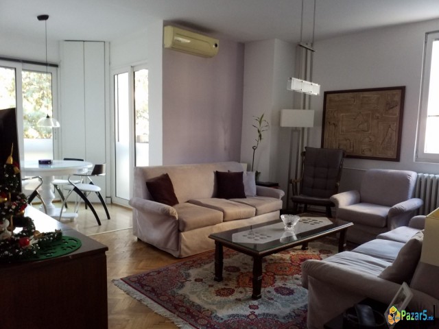 Се продава стан во строг центар Скопје