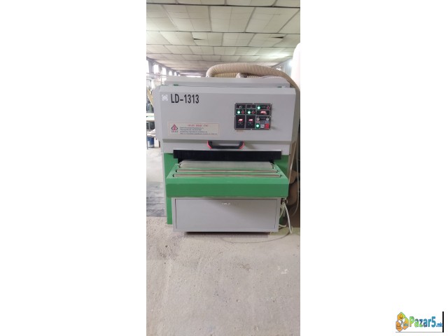 Четката за фина обработка на дрво