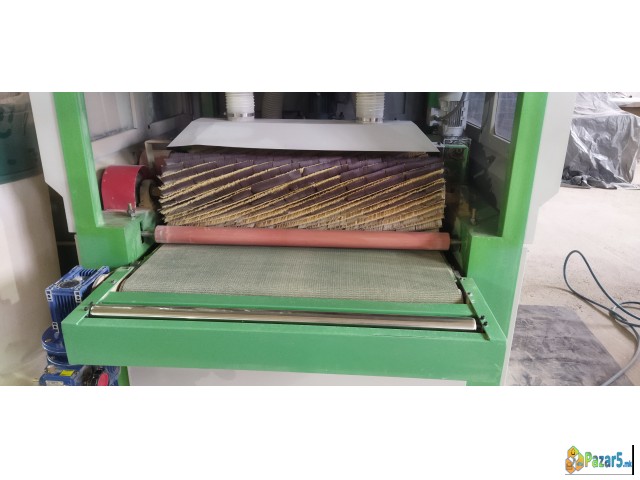 Четката за фина обработка на дрво