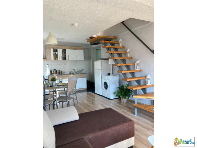 Се издава опремен стан на 2 нивоа 