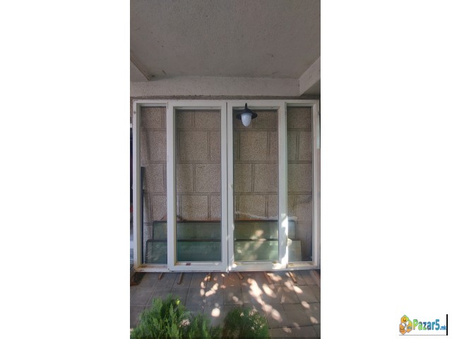 ПВЦ надворешна врата 240×220см, комплет со ролетни