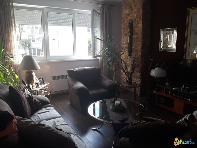 Стан во центар