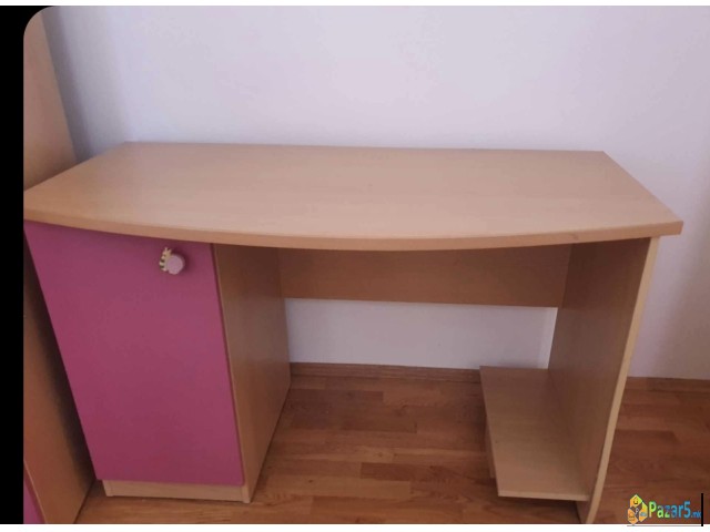 Продавам кревет и детско биро