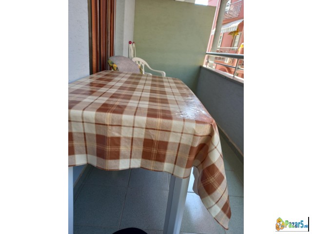 Se Prpdava Stan Vo Ohrid, Lagadin