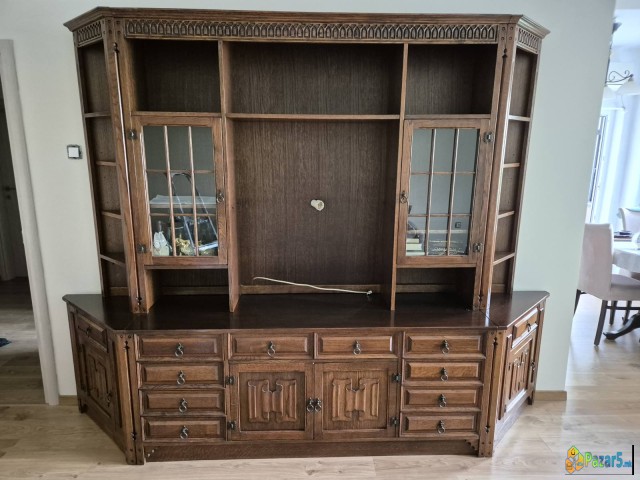 Дрвена комода