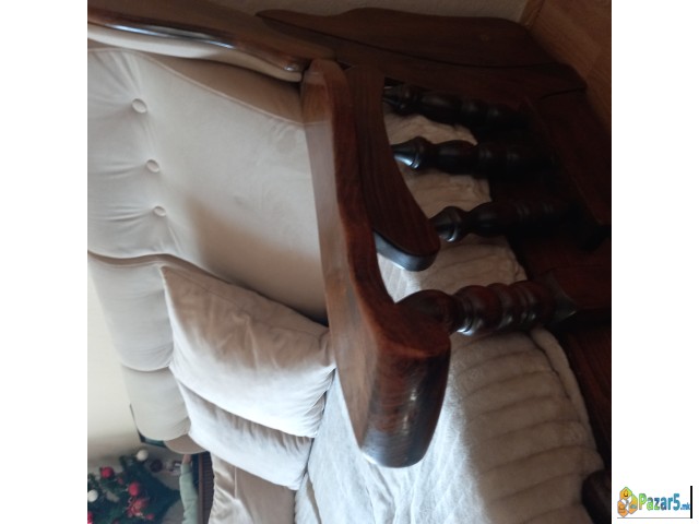 Prodavam Trpezariska Masa I Stolivi I Dnevna Garni