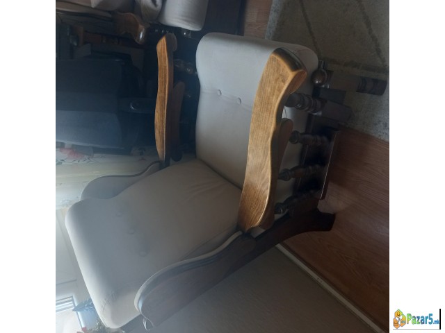 Prodavam Trpezariska Masa I Stolivi I Dnevna Garni