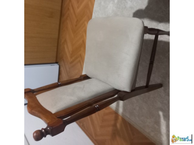 Prodavam Trpezariska Masa I Stolivi I Dnevna Garni