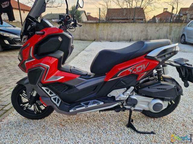 SKUTER XDV 300 PIAGGIO MASINA 26ks. 2025g..ZAMENA