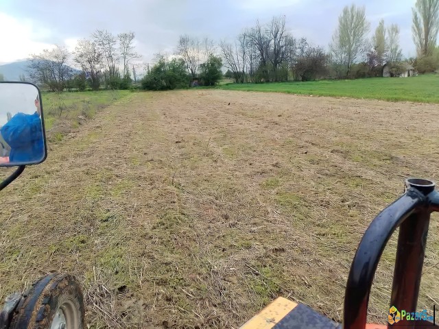 Izdavam Niva Od 1096 M2 Vo Dolno Lisiche 