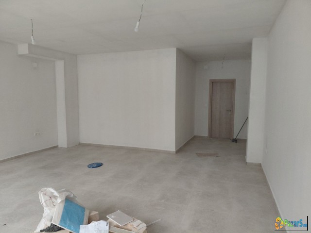 Izdavam Dukan 45m2 So Dve Parking Mesta Vo Centar 