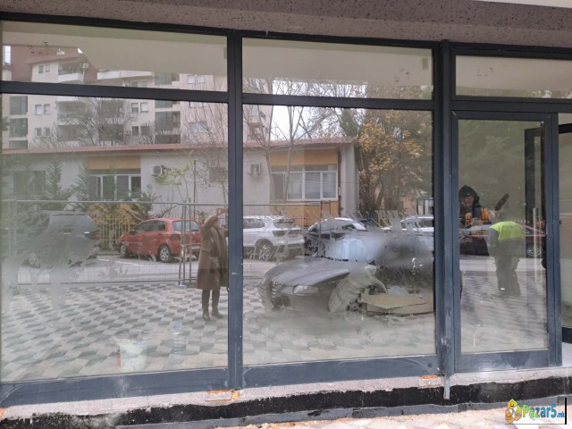 Izdavam Dukan 45m2 So Dve Parking Mesta Vo Centar 