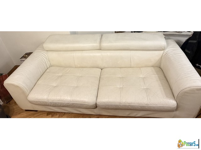 Se prodava kozen trosed, bela boja od italijanska 