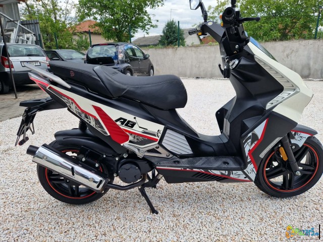 Hamachi A8 2t. 50k. Odi Nad 65km/h. So 2500km. Kup