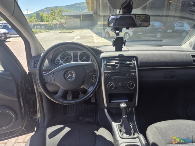 Mercedes B 180