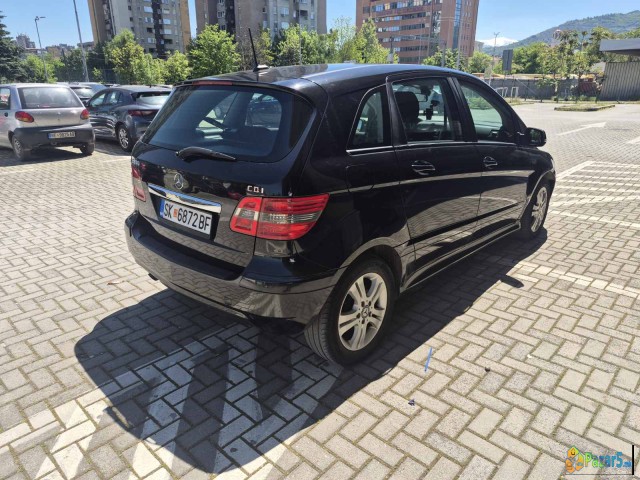 Mercedes B 180 - thumbnail 3