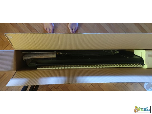 Yamaha Psr E223.  Ypt-220